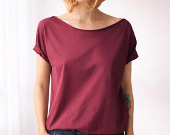Oversize T-shirt in muted burgundy color - feminine style with raw finish Burgundy tshirt