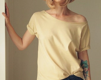 beige T-Shirt Beige T-Shirt Gemütliches T-Shirt Oversize T-Shirt Slouchy T-Shirt Offshoulder Weg von der Schulter Weithals T-Shirt Oversize