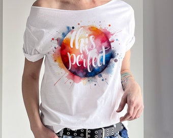 Wildes und kostenloses Aquarelle T-Shirt Slouchy Shirt von der Schulter Weiße Malerei Schulterfrei Frauenkleidung