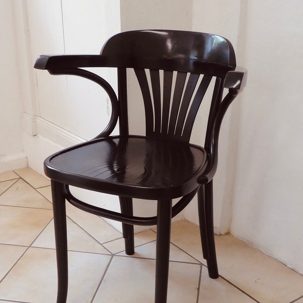 Thonet Radomsko Cafehaus Chair Armchair No. 24 Bentwood Black true Vintage Interior