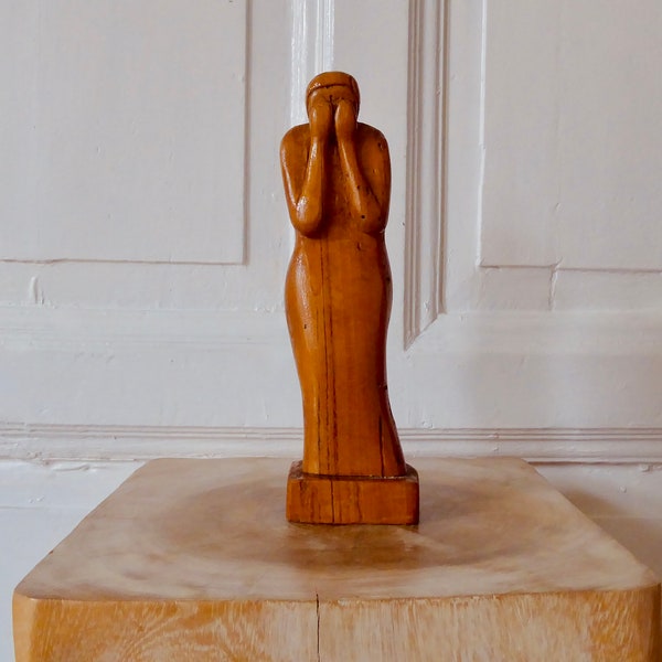 Antike Holz Skulptur Figur  trauernde Frau handgefertigt  Künstlerarbeit Vintage