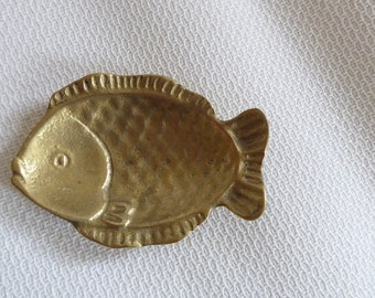 Petit bol de bijoux de poisson en laiton vintage du milieu du siècle