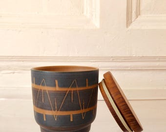 Vintage ceramic lidded tea jar/storage container