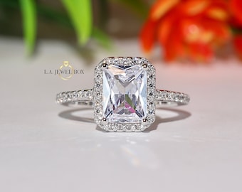 Radiant Cut Engagement Ring, Radiant Cut Ring, 2 CT Radiant Cut Halo Ring, Cubic Zirconia Ring, Halo Ring, Wedding Ring, Anniversary Ring