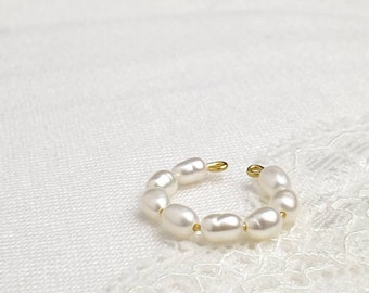 TINY PEARL earcuff made of freshwater pearls and gold-plated 925 sterling silver, gift for her