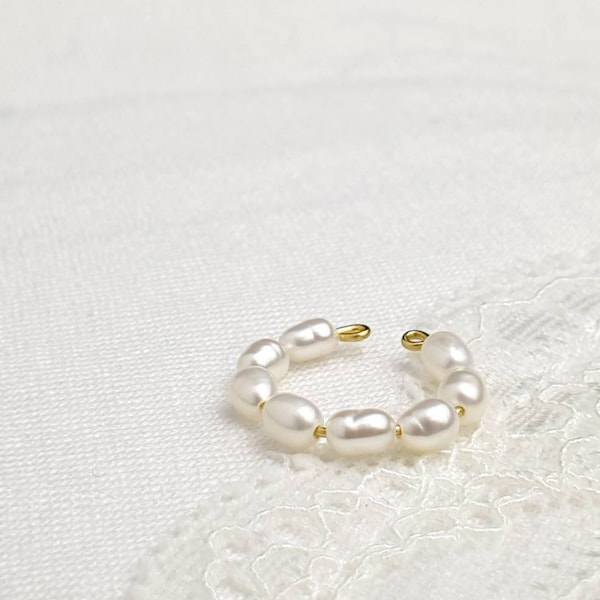 TINY PEARL earcuff made of freshwater pearls and gold-plated 925 sterling silver, gift for her