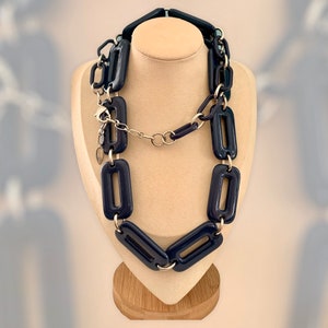 Vintage COLDWATER CREEK Vintage Navy blue Lucite Necklace 35” + extenders
