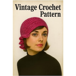 Peut inclure: Une femme porte un chapeau au crochet magenta avec un bord à volants. Le chapeau fait partie d'un modèle de crochet vintage, comme l'indique le texte en haut de l'image. La femme porte un col roulé noir.