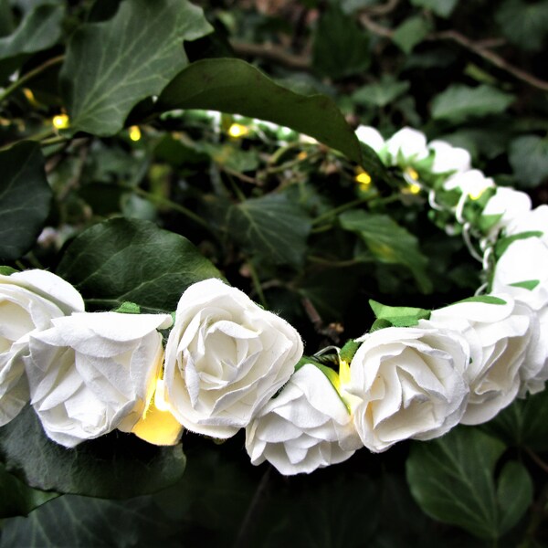 Blumenkranz mit Lichtern - Haarkranz Rosen weiß