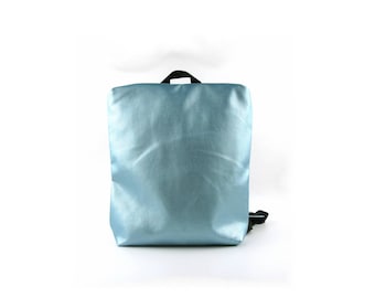 Minimalist Backpack aus Kunstleder, minimalistischer Rucksack in metallic-blau.