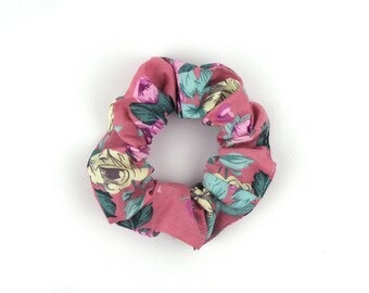 Scrunchie aus Baumwolle. Haargummi, Zopfgummi, Hairbun mit Rosen