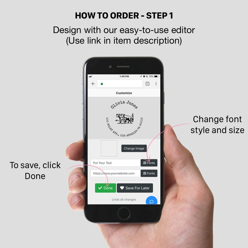 K&ouml;nnte beinhalten: Ein Screenshot eines Handybildschirms, der ein Logo-Design-Tool zeigt. Das Tool erm&ouml;glicht es Benutzern, ein Logo mit Text, Schriftarten und Bildern anzupassen. Das Logo im Beispiel ist eine Schwarzwei&szlig;illustration eines Hundes mit dem Text "Olivia Jones" und einer Adresse.