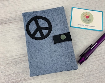 Buchumschlag DIN A6 mit Peacezeichen, Jeans upcycling, Reisetagebuch, Notizbuch