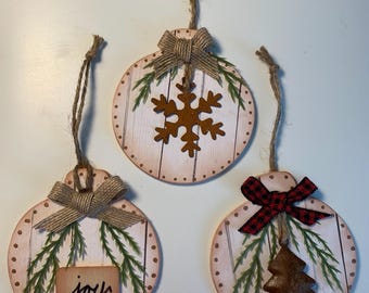 round primitive/Farmhouse ornament