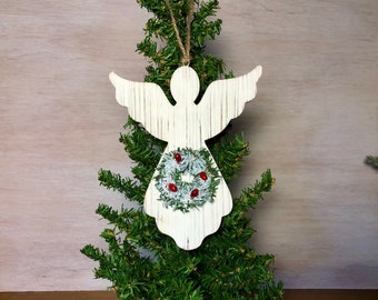 Wooden Angel with Small Wreath Ornament