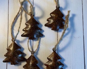 5 Rusty Metal Tree Bells