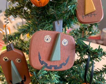 5 tiny Halloween ornaments