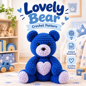 Puede incluir: Un patrón de ganchillo para un oso de peluche, con el texto Lovely Bear Crochet Pattern. El oso es azul oscuro con un hocico, un parche en forma de corazón en la barriga y almohadillas en las patas de color violeta claro. Incluye iconos.