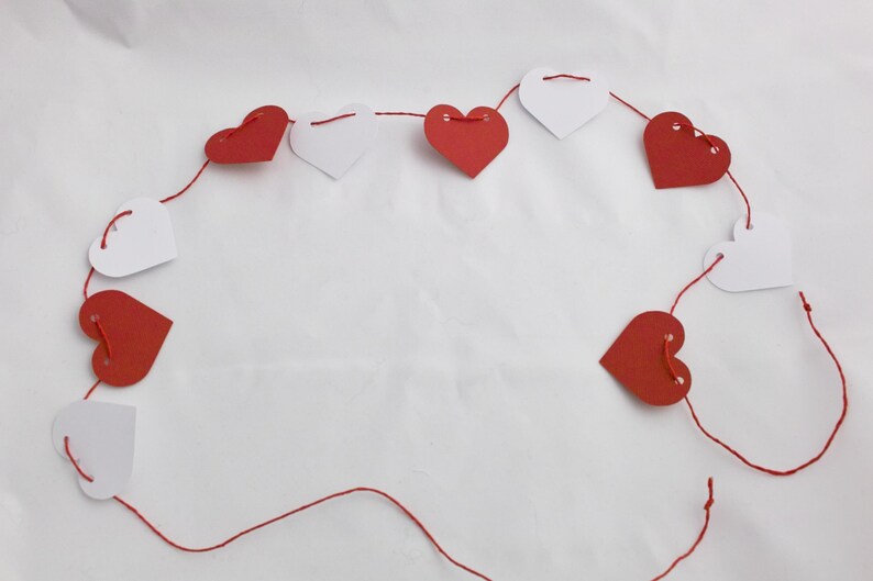 Heart garland in dark red-white HG001 image 3