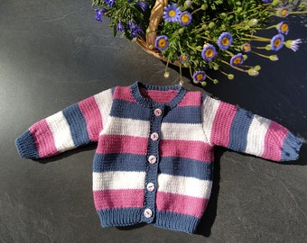 handgestrickte Babyjacke