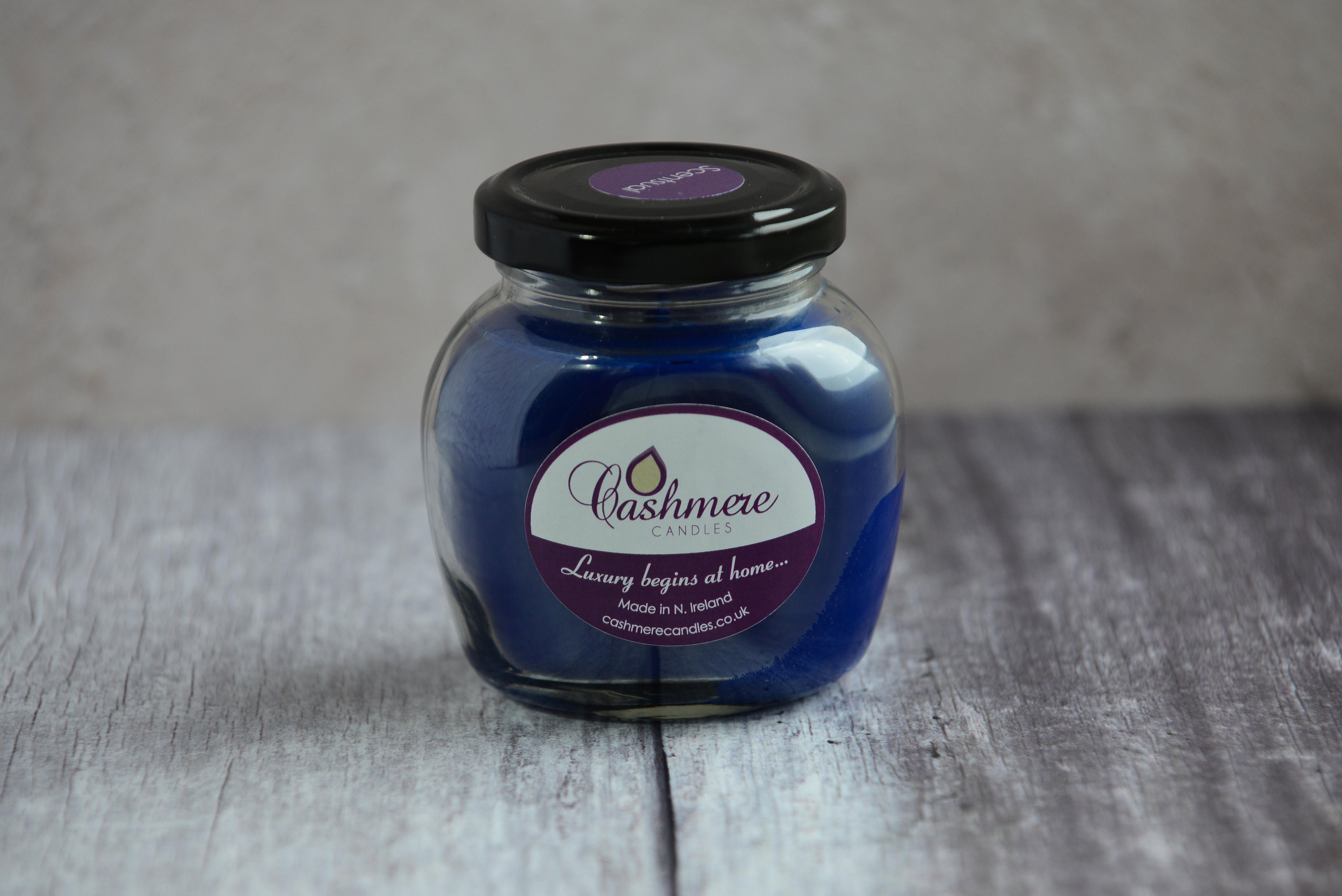 Scentsual candle smells like Obsession perfume. Handpoured by Etsy