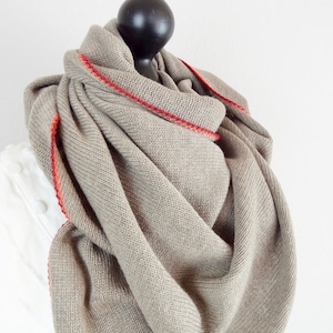 Cashmere triangular scarf / scarf / stole with 2-colored crochet edge