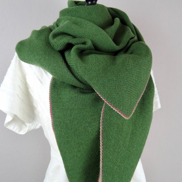 Cashmere triangular scarf / scarf / stole with 2-colored crochet edge