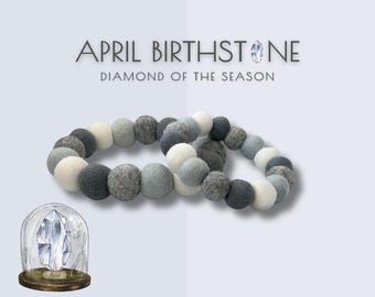 Collier pour animal de compagnie avec pierre de naissance d'avril – Diamant de la saison | d'anniversaire pour chien | Col à pompons gris