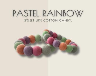 Collier pour chien à pompon en feutre de laine arc-en-ciel pastel : bijoux faits main pour animal de compagnie