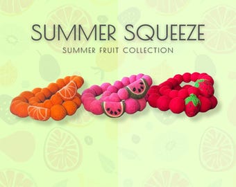 Collier fruit d'été pour chien | Col à pompons fait main | Bijoux pour animaux de compagnie fraises, oranges et pastèques