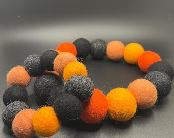 Collier pour animal de compagnie en sucre d'orge : pompons en feutre de laine - Accessoire pour déguisement d'Halloween