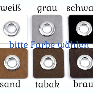 Könnte beinhalten: Sechs quadratische Stoffproben in verschiedenen Farben mit einem Metallösen in der Mitte jeder Probe. Die Farben sind weiß, grau, schwarz, sand, tabak und braun. Der Text "bitte Farbe wählen" ist unter der oberen Reihe von Proben gedruckt.