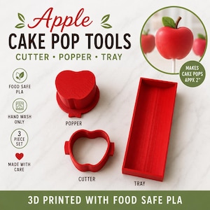 Könnte beinhalten: Ein dreiteiliges rotes Apfel-Cake-Pop-Werkzeugset bestehend aus einem Ausstecher, einem Drücker und einem rechteckigen Tablett. Der Text lautet Apple Cake Pop Tools, Cutter, Popper, Tray, Food Safe PLA, Hand Wash Only, 3 Piece Set, Made With Care.