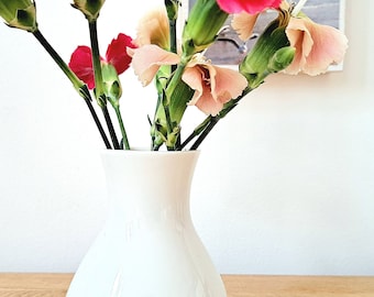 Keramikvase /kleine Vase / Hochzeit-Vase / Blumenvase / Vase - in weiß / Porzellanvase /Vase-Geschenk / Tischdeko / Wohndekor / Blume