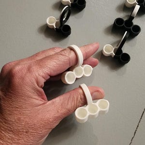 Anillo de pintura con diseño curvo para pintura de puntos / Paleta de pintura portátil / Soporte para 3 botes de pintura / Herramienta para mandalas / Accesorio para pintar piedras