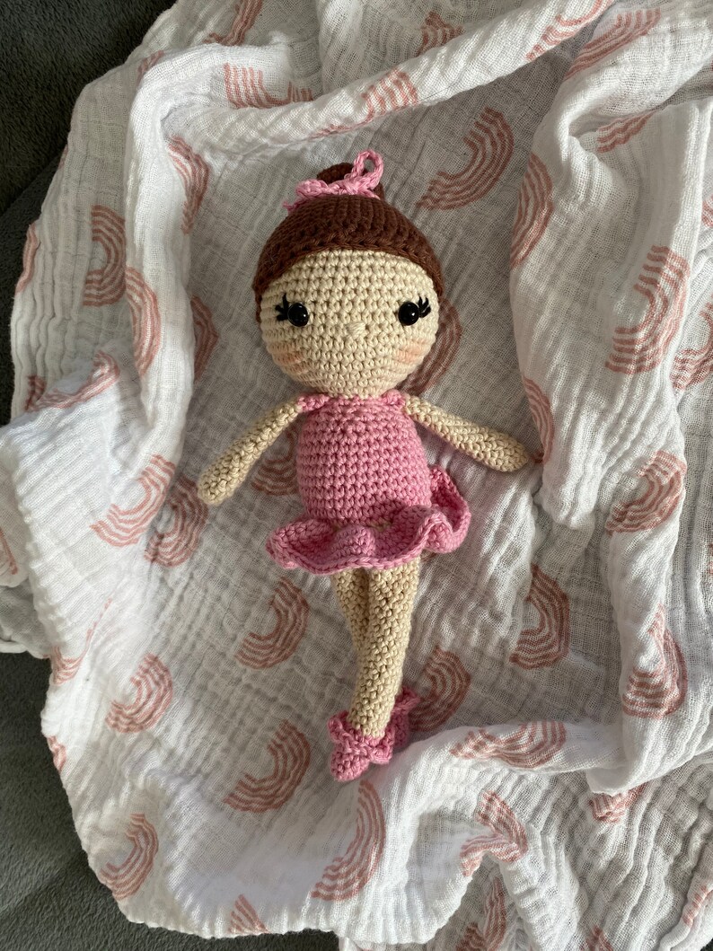 Bambola Amigurumi modello uncinetto Matilda immagine 3