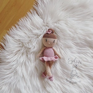 Bambola Amigurumi modello uncinetto Matilda immagine 5