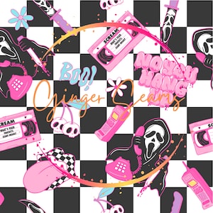 Op de afbeelding: Een herhalend patroon met horror-thema illustraties op een zwart-witte geruite achtergrond. Het ontwerp bevat een spookgezicht, messen, VHS-banden en de tekst "SCREAM" en "NO YOU HANG UP". Het kleurenpalet is roze, zwart en wit.