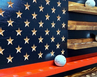 Exhibidor de madera con bandera para pelotas de golf de la Línea Roja Delgada, capacidad para 87 pelotas