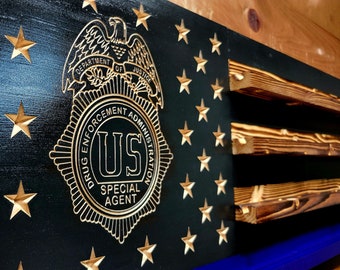 Expositor de monedas de madera con bandera estadounidense de línea azul delgada de agente especial de la DEA, con capacidad para 90-100 monedas, de alta calidad, hecho a mano en Texas.