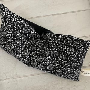 Yoga eye pillow *Retro Circle* approx. 21 x 10 cm for meditation, relaxation, heat therapy, cold therapy
