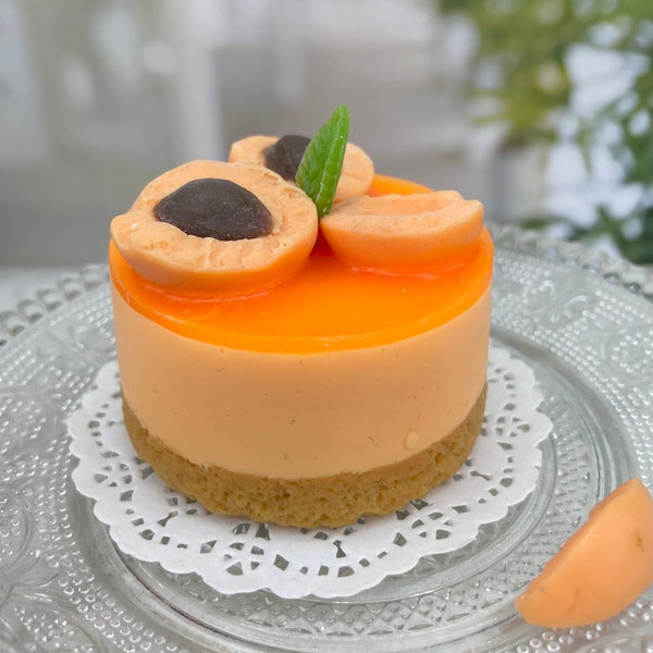 Savon au cheesecake abricot: cheesecake mit Aprikosen Seife Geburtstag Geschenkt Idee Kuchen Cake Badezimmer Bad Deko Gästeseife Mitbringsel