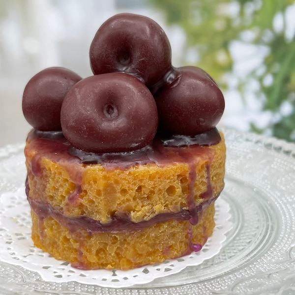 Cake with cherry soap: Kuchen mit Kirschen Seife Geburtstag Geschenk Idee Kuchen Biskuit cake Badezimmer Bad Deko Gästeseife Mitbringsel