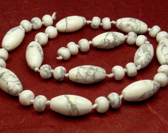 Mélange de perles Howlite olives avec rondelles de perles de pierres précieuses pour collier et autres bijoux DIY