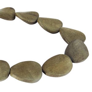 Indyjskie srebrnoszare drewniane toczone płaskie owale o wymiarach ok. 25 x 18 mm do naszyjników i nie tylko - koraliki naturalne w NATURALNYM KOLORZE