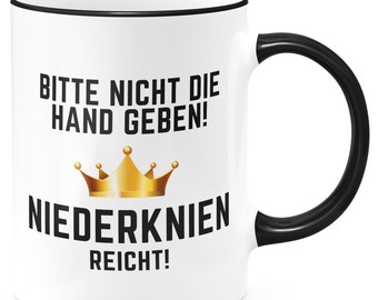 FunTasstic Tasse Bitte nicht die Hand geben, niederknien reicht! Kaffeebecher beidseitig bedruckt Büro