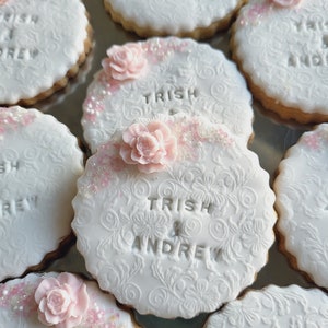 Keks personalisierter Gastgeschenk mit Rosen Perlen zur Hochzeit Verlobung Taufe Geburtstag Muttertag 3 Stück Handarbeit