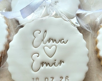 Personalized wedding cookie set of 5, featuring names and hearts.