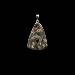 Garnet & Kyanite Mica Schist pendant - Handmade jewelry | Garnet Pendant | Made in Germany
