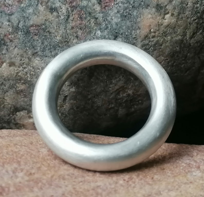 Design ring zilver 925 ronde minimalistische matte ronde rail eenvoudig helder ontwerp 4,5 mm maat 54 afbeelding 4